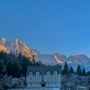 Bujtina Hotel